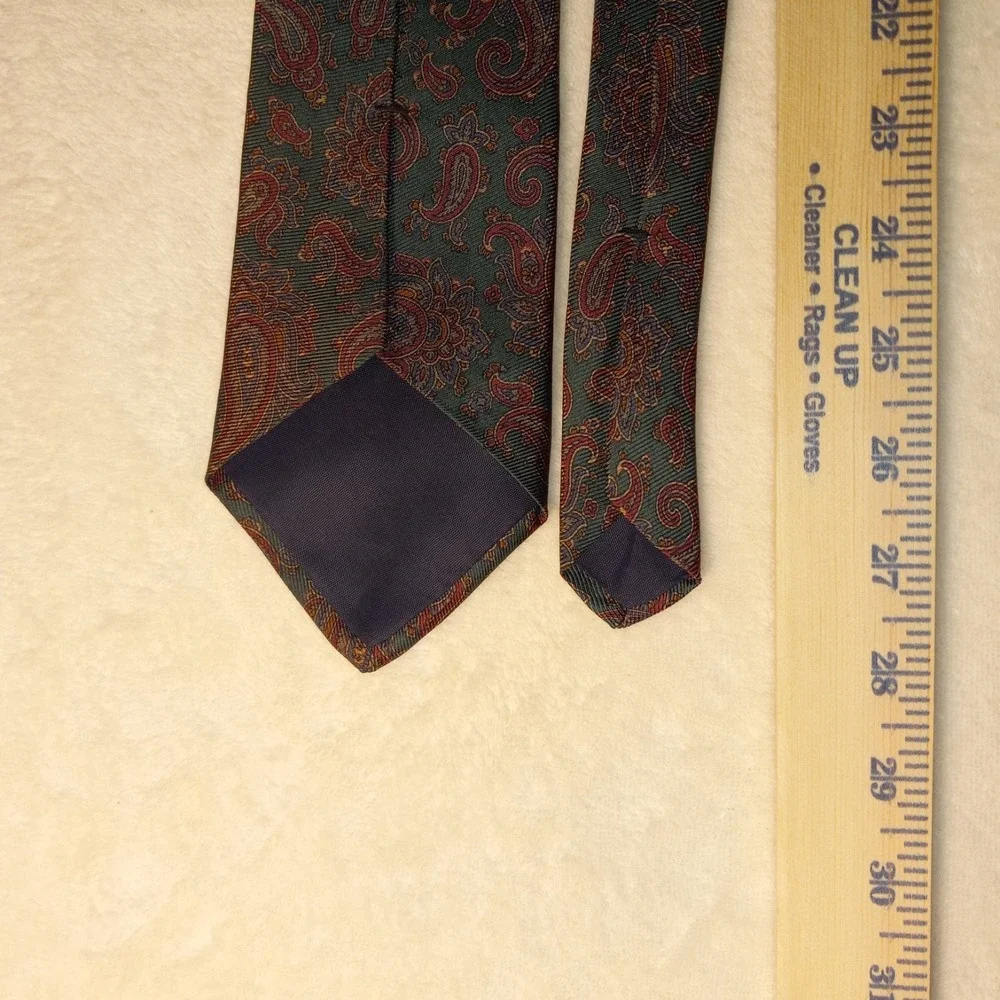 vintage hathaway GREEN RED paisley silk necktie 57